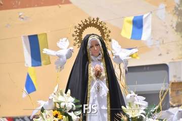 La Viña procesiona a su patrona en la despedida de sus fiestas patronales/Francisco Javier Santana y TA.